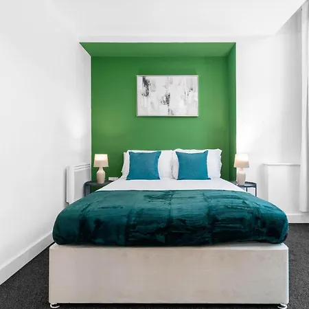 Beautiful Central Spacious Apartment-free Parking, Wifi, Contractors, Hs2, Bullring, City Fc